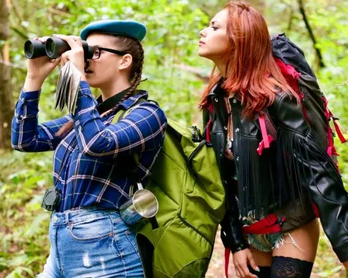 Slim and Thicc girl threesome