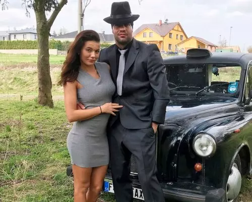 Taxi heist ends in horny cab fuck