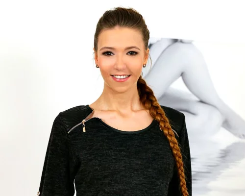 Skinny Babe Loves Giving Blowjobs