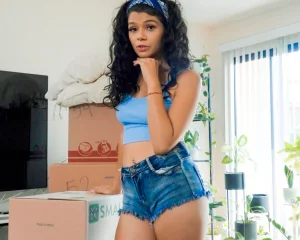 Harley Haze Gets Her Box Filled