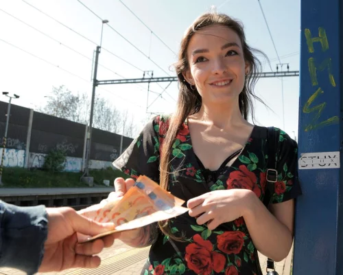 Tattooed minx cums on cock outdoors