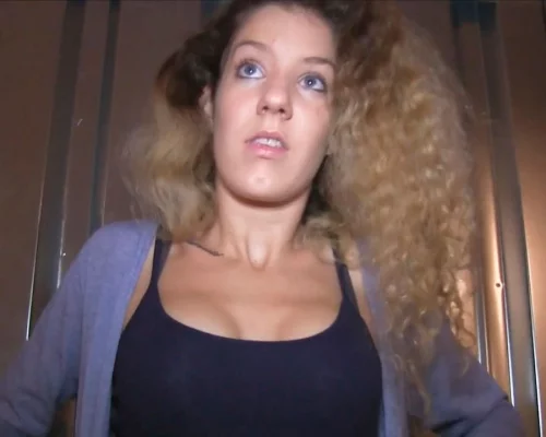 She gets fucked in a building site for cash