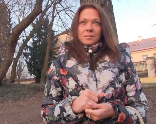 Brunette Teen Gets Banged in Car