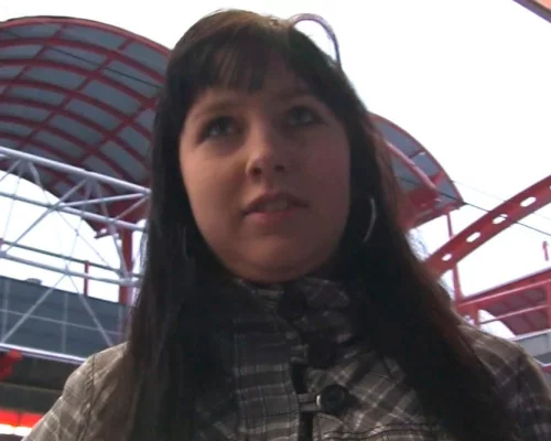 Stranger Finds An Easy Pussy To Fuck In Public