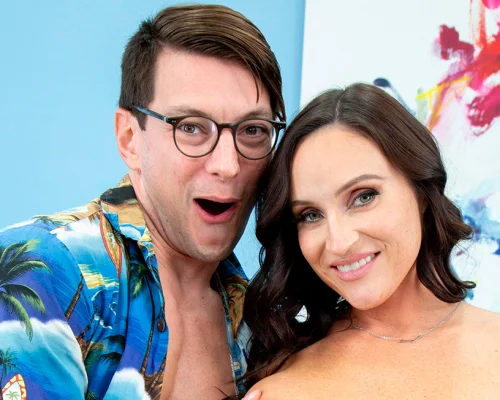 Bombshell Babe Alyssia Vera Is Back For You LIVE