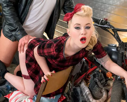 Polaca glamour hermosa Misha Cross follada eróticamente con lujuria pinup