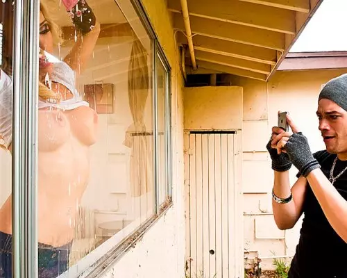 Peeping Tom Peeping Mom