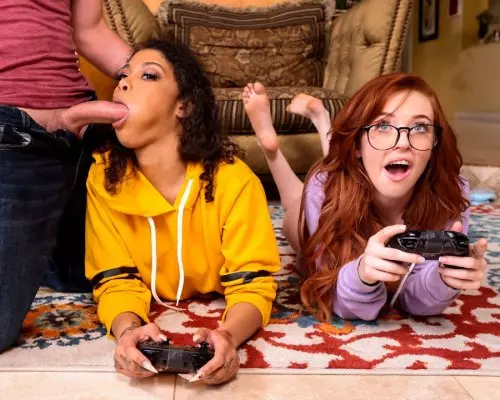 Gamer Girl Threesome Action
