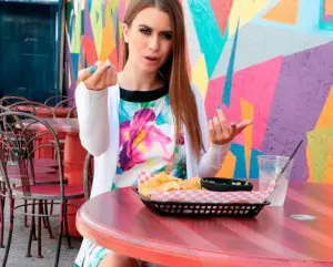 Cafe Cutie Needs Cash