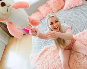 Concept Tiny Sis - ExxxtraSmall Meets Sis Loves Me